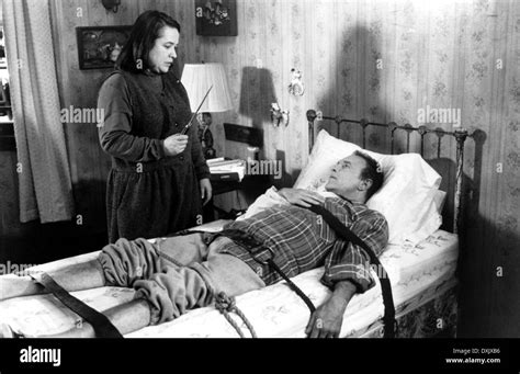 Kathy Bates James Caan Misery Black and White Stock Photos & Images - Alamy