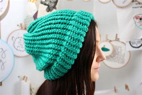 Knit a Slouchy Hat on a Round Loom : 12 Steps (with Pictures ...