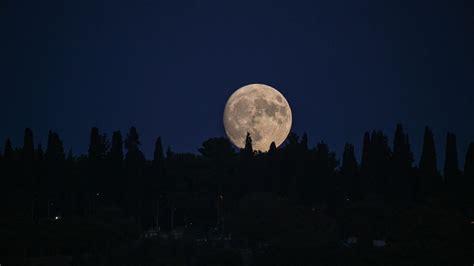 The last Super Blue Moon until 2037 rises Aug. 30. Here's how to see it ...