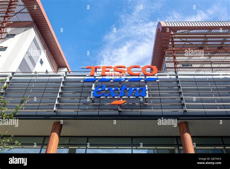 Tesco extra supermarket trinity square gateshead high street tow hi-res ...