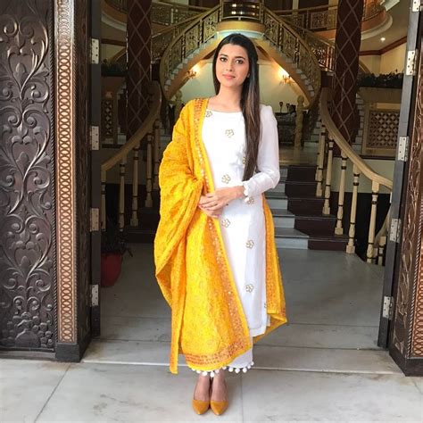 112.5k Likes, 1,427 Comments - Nimrat Khaira (@nimratkhairaofficial) on Instagram: “BHANGRA ...