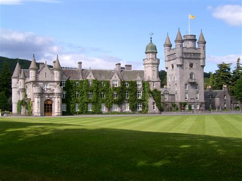 File:Balmoral Castle.jpg - Wikimedia Commons