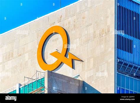 Logo hydro quebec building hi-res stock photography and images - Alamy