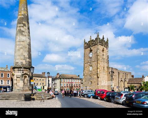 Historic Market Place in Richmond, North Yorkshire, Yorkshire Dales ...