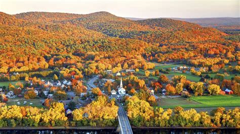 Here's Your Eye-Popping, Leaf-Peeping Fall Foliage Forecast - ABC News