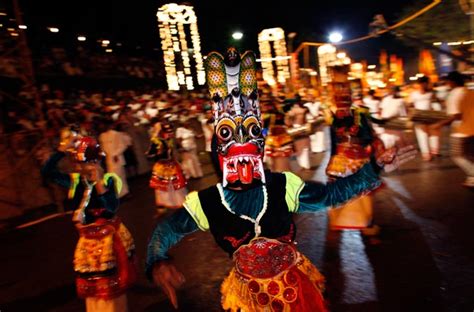 Perahera festival: Sri Lanka - World - DAWN.COM