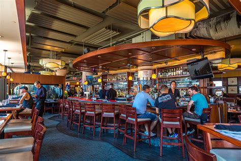 The best places to eat and drink at Boston Logan International Airport ...