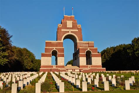 Thiepval Memorial to the Missing - WW1 Cemeteries.com - A photographic guide to over 4000 ...