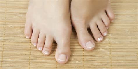 How To Snip An Ingrown Toenail The Right Way | HuffPost