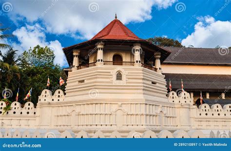 Temple of the tooth stock image. Image of town, landmark - 289210897