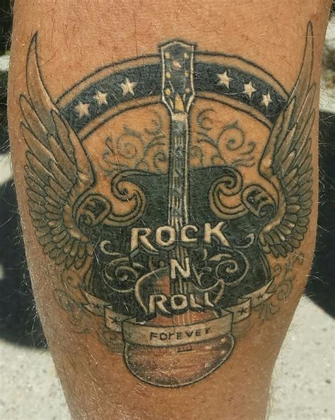 Rock n roll tattoo | Färg tatuering, Tatuering
