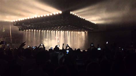 Flashing Lights performed by Kanye West LIVE at Powerhouse! - YouTube