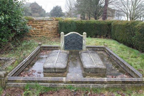 Princess Diana Grave Empty -- Royal Buried At Family Crypt ... | Princess diana grave, Princess ...