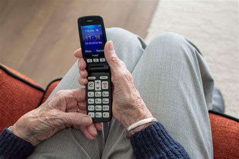 Łatwy w obsłudze telefon dla seniora - Familiasa.pl