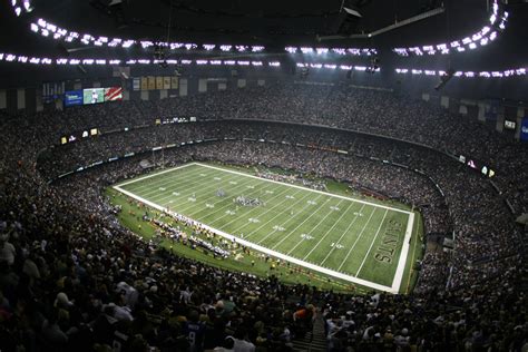 18 October 2009: The inside of the Louisiana Superdome during game ...