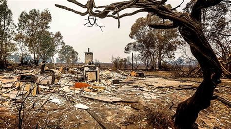 Firefighers fume as homes burn in the Grampians bushfire | The Weekly Times