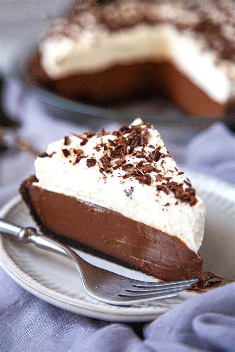 Seriously the BEST Chocolate Cream Pie Recipe (VIDEO) | Foodtasia