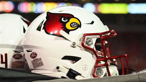 UofL football recreates scene from 'Top Gun: Maverick'