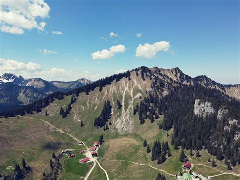 Houses near the Swiss Mountains · Free Stock Photo