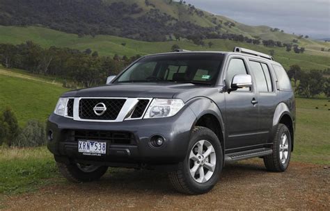 Nissan Pathfinder Photos and Specs. Photo: Nissan Pathfinder reviews and 25 perfect photos of ...