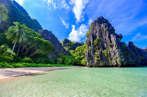 10 Best Beaches in the Philippines (2024 Updated)