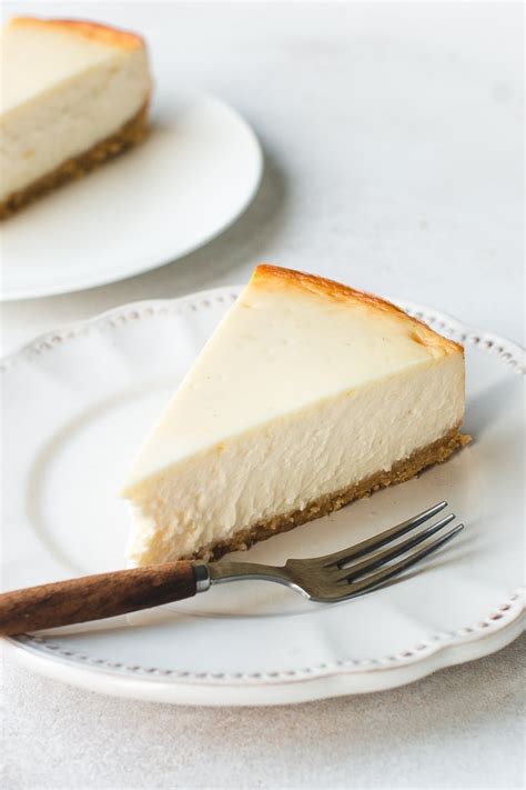 Creamy, Amazing New York Cheesecake - Pretty. Simple. Sweet.