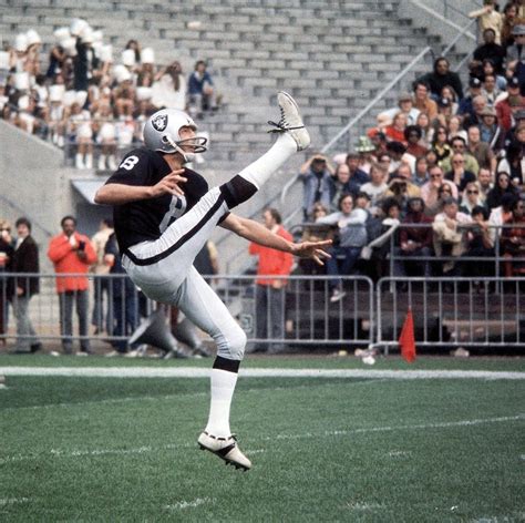 Punter : Ray Guy | Raiders football, Football hall of fame, Nfl oakland raiders