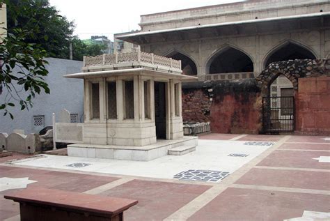 Take A Walkthough Mirza Ghalib's Tomb In Delhi | So Delhi