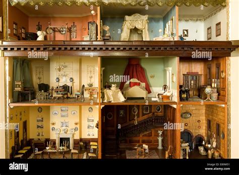 Close-up of the interior of a Victorian dolls' house Stock Photo - Alamy