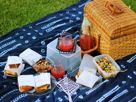 Romantic Summer Picnic Date - Outdoor Meal Inspiration