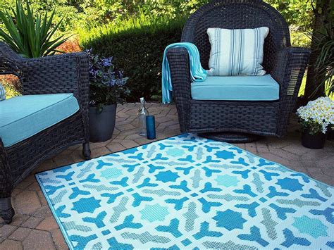 These colorful outdoor rugs will spice up your patio