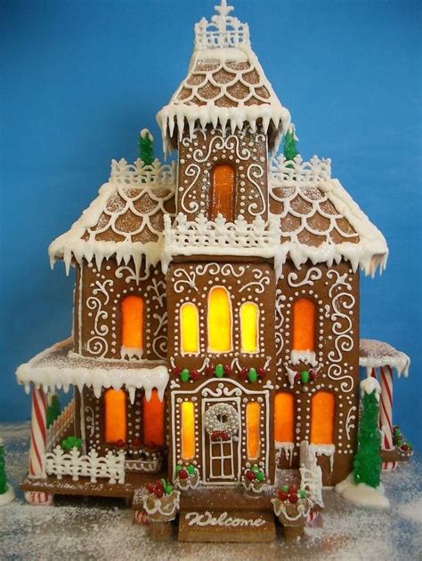 5 Gingerbread Houses That Will Totally Amaze You | Peperkoek huisjes, Kerst peperkoek, Snoep huis