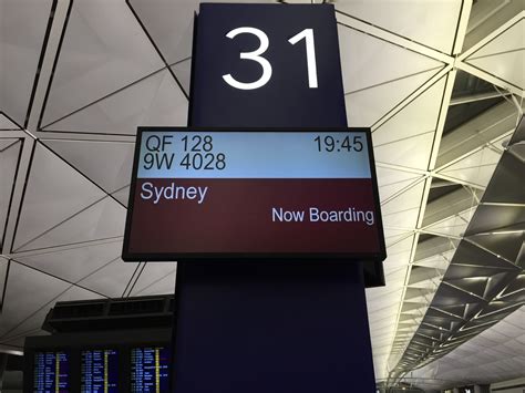 Review: Qantas 747-400 Business Class from Hong Kong to Sydney - Live ...