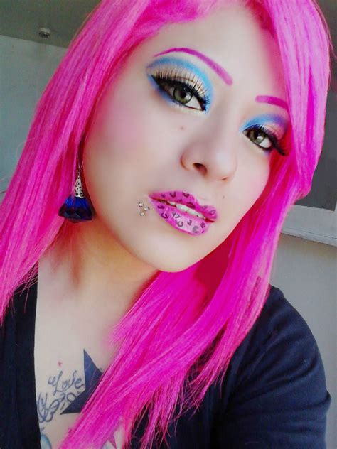 Her makeup looks stupid but that neon hair colour! Need! | Hot pink hair, Neon hair, Neon hair color