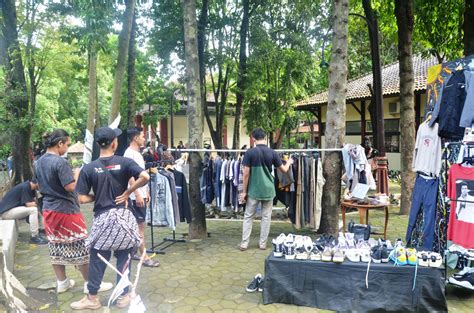 Mahasiswa Tari ISI Surakarta Gelar Ekspo Produk Kewirausahaan. – ISI Surakarta