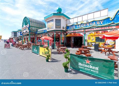 Queens Promenade in Blackpool Editorial Image - Image of holiday ...