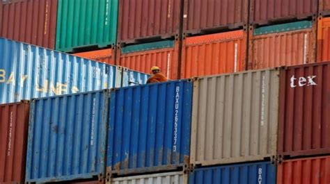 Government plans extra tariffs, trade barriers on 300 imported products