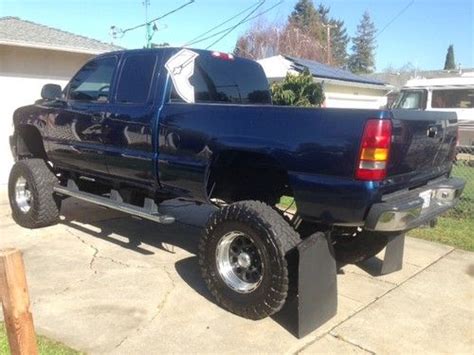 Sell used 2001 Chevy Silverado 2500HD lifted 4x4 39k miles 8.1 wipple supercharger in Redwood ...