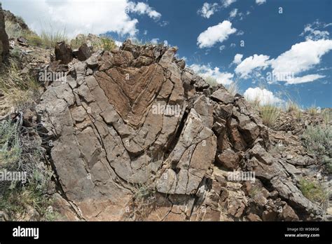 Syncline rock hi-res stock photography and images - Alamy