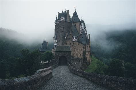 castle, Eltz Castle, Trees, Germany, Forest, Bricks, Tower, Mist, Hills ...