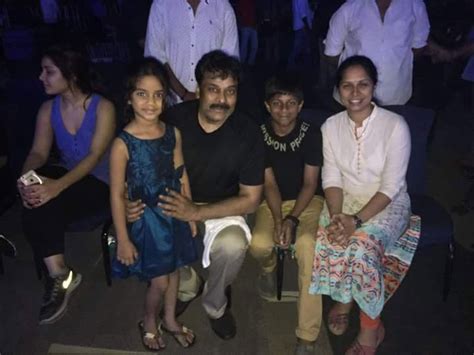 Chiranjeevi Dance Rehearsals Pic Gone Viral | cinejosh.com