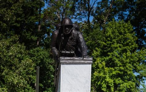 Camp Lejeune honors Montford Point Marines by erecting new 15-foot statue - USMC Life