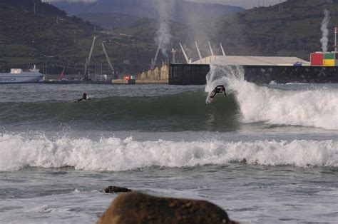 Bonus 297 : Bilbao surf city - Surf Session