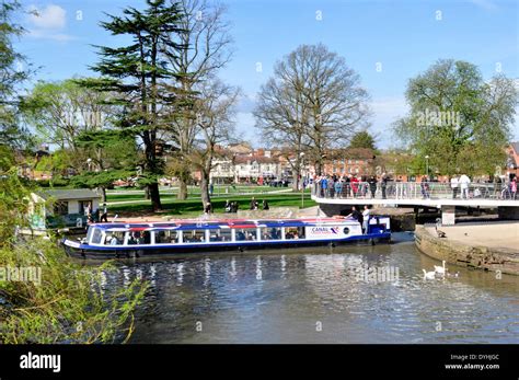 Stratford upon Avon - river Avon - busy river cruise boat - leaving the ...