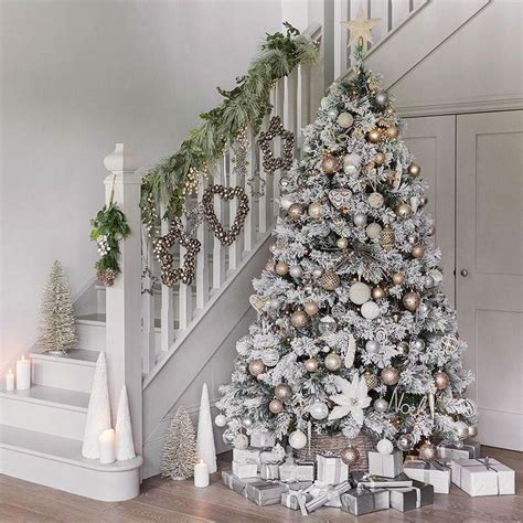 21 White Winter Wonderland Christmas Tree Decor Ideas That Trendy Now | Elegant christmas trees ...