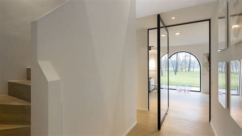 Residential project - glass pivot door | PORTAPIVOT | Archello