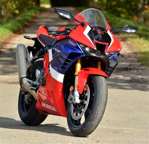 Ride Review: Honda CBR1000RR-R SP Fireblade | Devitt