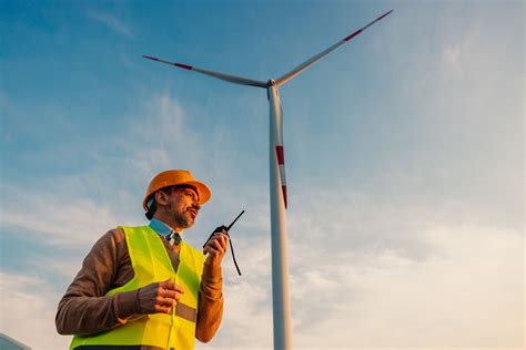 What To Know About Becoming a Wind Turbine Technician | Pinnacle Career Institute