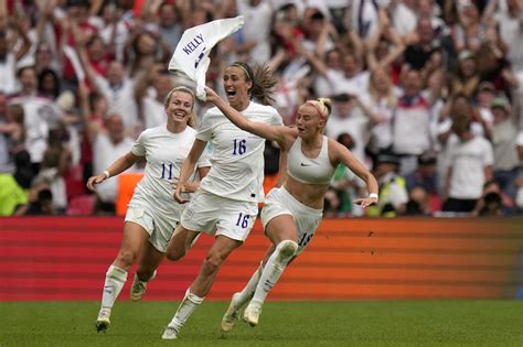 Women's Euro 2022: England beats Germany in extra time : NPR