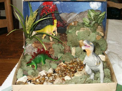 Hunter's dino diorama from 2nd grade now to make something like this for Taytay | School ...